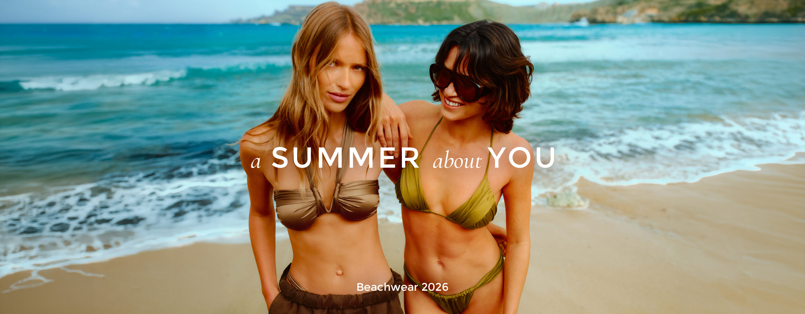 Beachwear Collection 2026 – Esplora i mondi Goldenpoint dedicati ai costumi e accessori mare donna Scopri i mondi della nuova collezione beachwear 2026 Goldenpoint: costumi donna e accessori mare